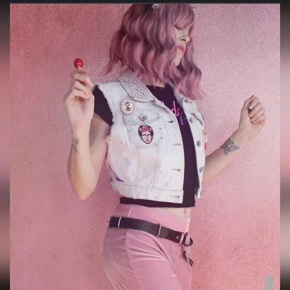 💝Kawaii princess cropped light wash ooak vest! Sparkles & pearls PRICE FIRM - Picture 15 of 16